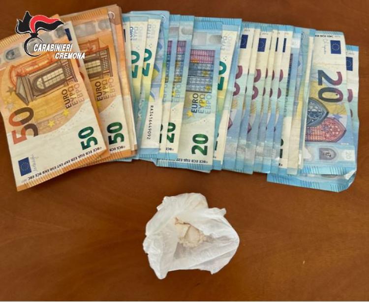 Sorpreso con cocaina e 900 euro: denunciato