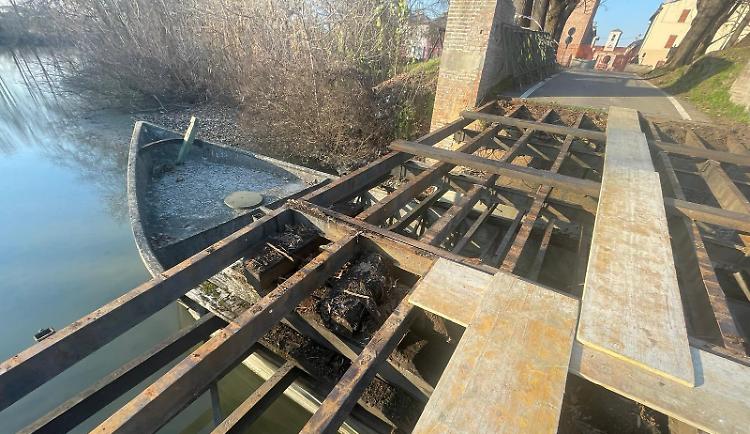 Ponte in chiatte, lavori ancora bloccati