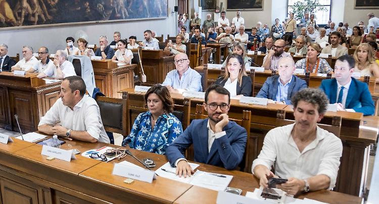 Tagliati 1,8 milioni di euro: «Paradosso irragionevole»