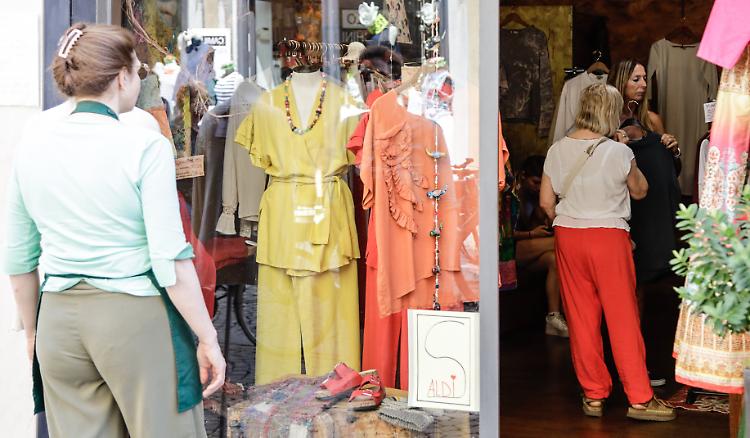 Saldi, andamento lento: calo del 5/10% sul 2023