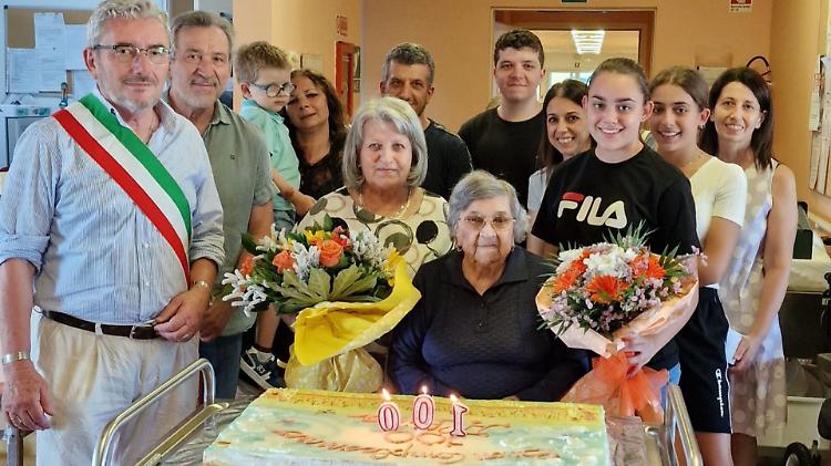 Cento candeline per Albina Bina di Recorfano di Voltido