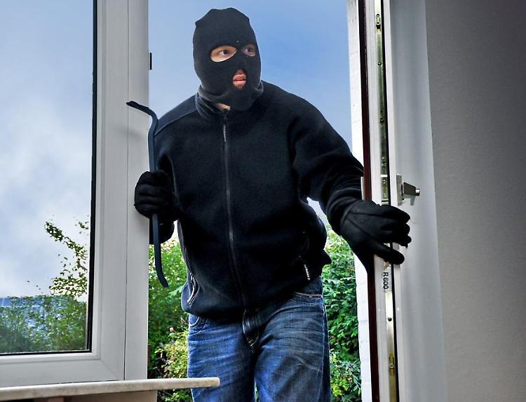 Tre raid: nel mirino le case vuote