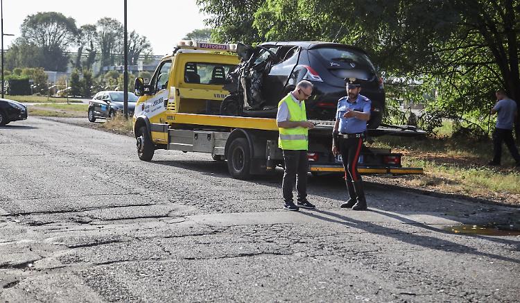 Incubo velocità in via Acquaviva, il quartiere: «Ignorato il nostro allarme»