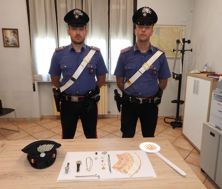Truffa agli anziani: una78enne non ci casca, arrestati in flagranza di reato