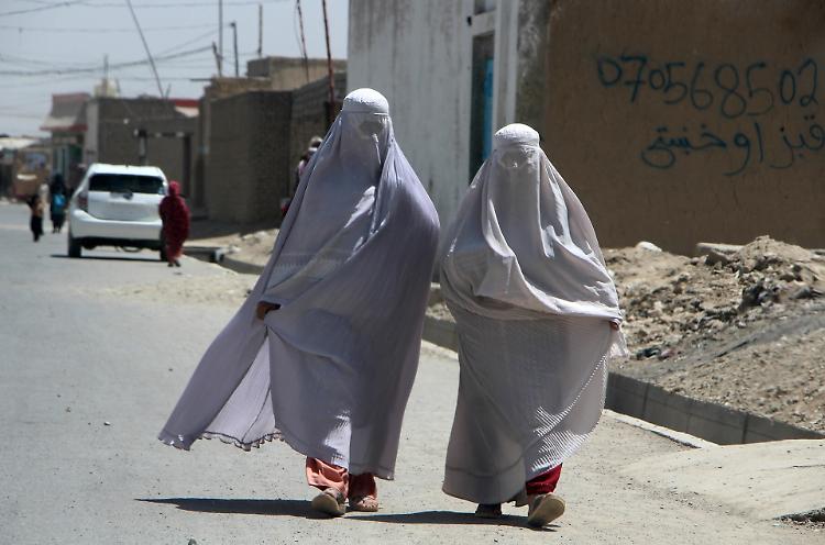 Afghanistan, nuova legge: le donne non devono far sentire la loro voce