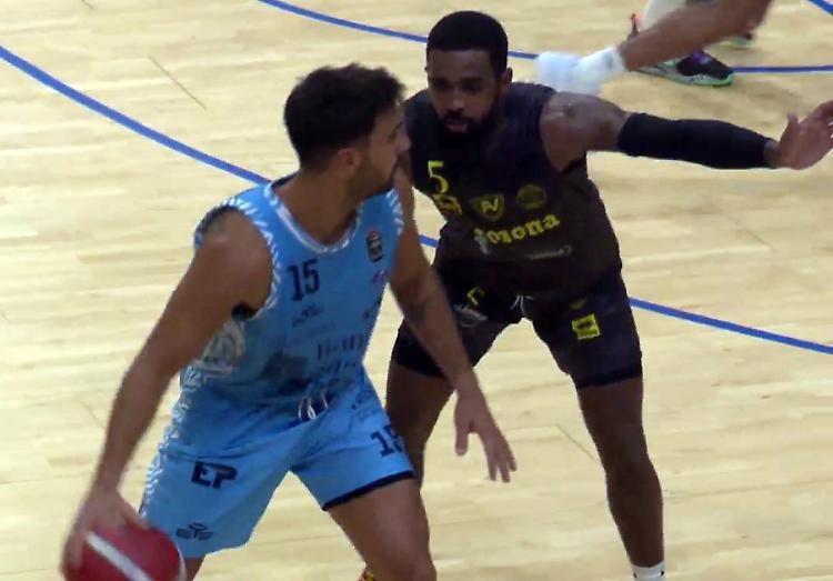 Vanoli sotto contro la Dinamo Sassari