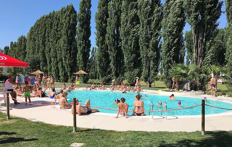 L'estate delle canottieri, crescono presenze e servizi: «Sul Po stagione da record»