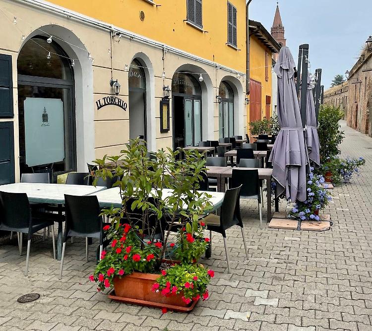 Furto notturno in pizzeria: rubati 110 euro e una moneta portafortuna