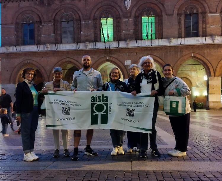 Il palazzo comunale si tinge di verde per richiamare l’attenzione sulla Sla e sulla ricerca