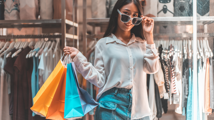 Crisi dello shopping: affari ancora in calo e vetrine spente