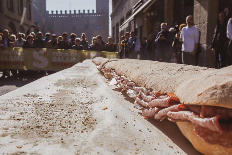 "Cremona Festeggia il Salame: Un Viaggio di Gusto e Creatività tra Tradizione e Innovazione"
