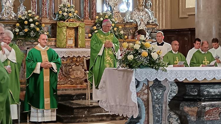Paese in festa per don Fabio: «Indicaci la strada»