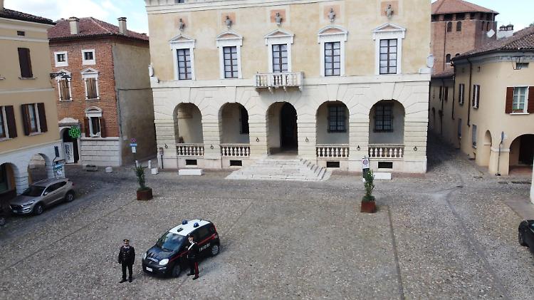 Si finge operatore di banca, denunciato 55enne per truffa