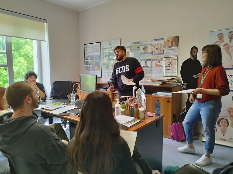 Un laboratorio per condividere le emozioni: dialoghi tra adolescenti