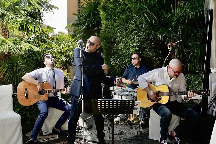 Mezzanottemmezza al debutto discografico