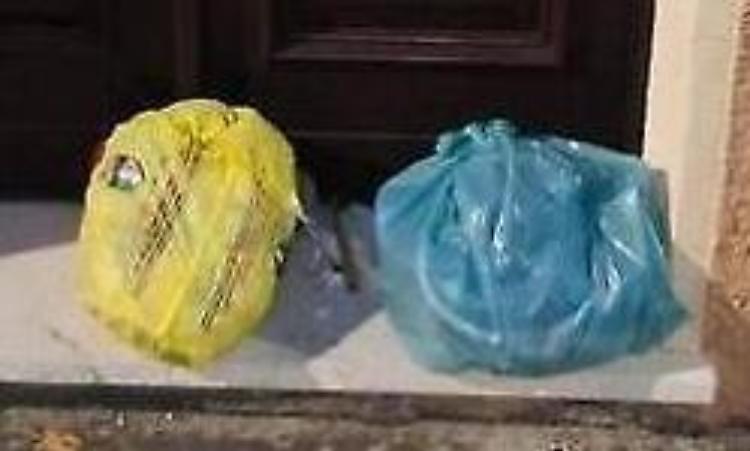 Immondizia a casa del sindaco