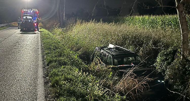 Scontro sulla via Postumia, auto finisce nel fosso