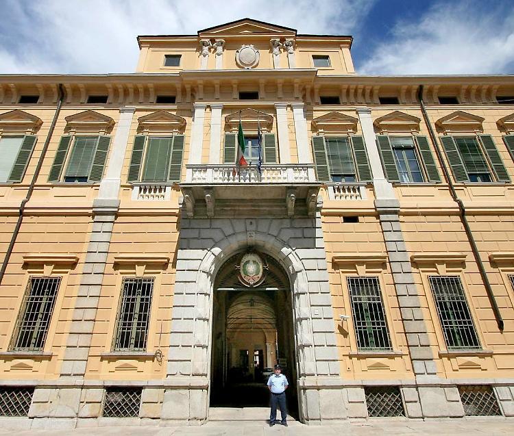 Aguzzini condannati per sfruttamento e abusi su una giovane