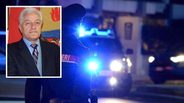 Aggredito e rapinato l'ex sindaco: via l'orologio