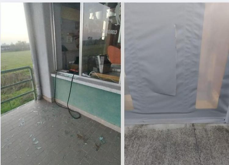 Incursione al Palatenda: tagliato il materiale della tensostruttura