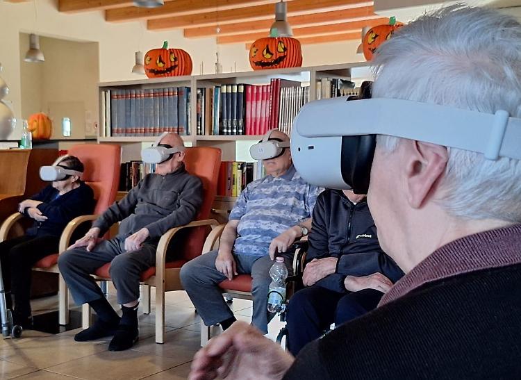 Rsa Guerreschi: i nonni e le nonne viaggiano con la realtà virtuale