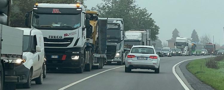 Paullese nel caos: 3 chilometri di coda per i lavori di asfaltatura