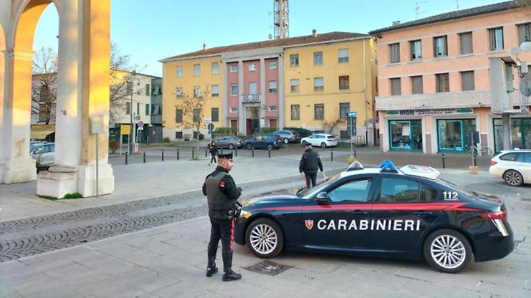 Litigio di coppia, i carabinieri intervengono e scoprono la droga: denunciati 