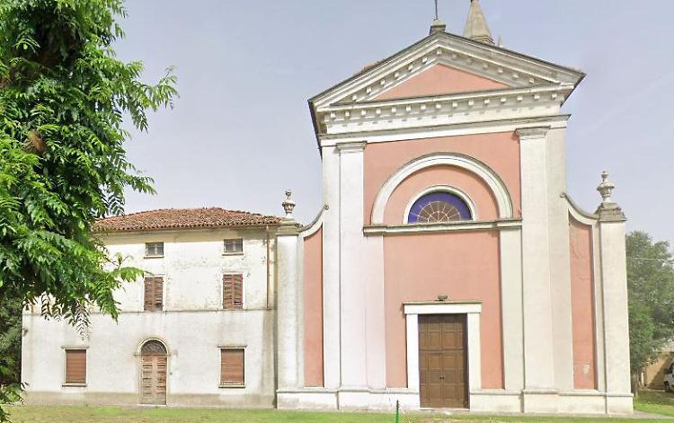 Don Roger: «Cari fedeli, scegliete liberamente messe officiate da altri sacerdoti»