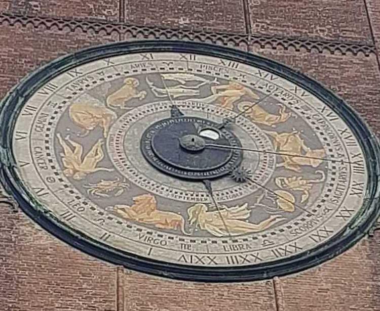 È l’ora sbagliata... Ecco cosa accade al grande orologio