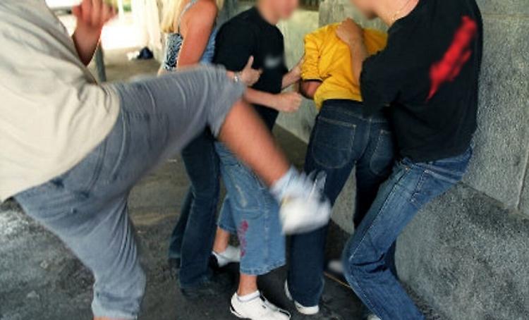 Ragazzino denuncia il branco: «Da allora incubo senza fine»