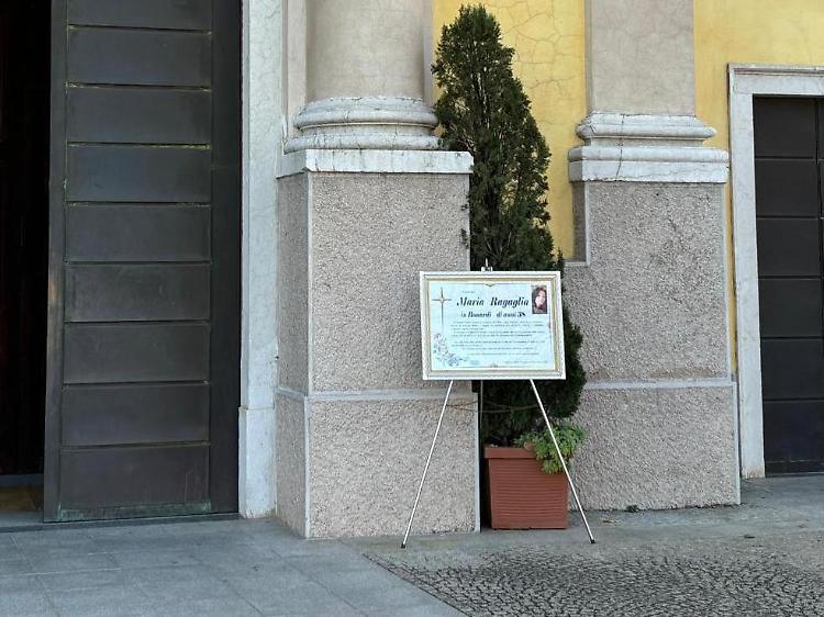 Un dolore che colpisce tutti: l’abbraccio ai suoi familiari