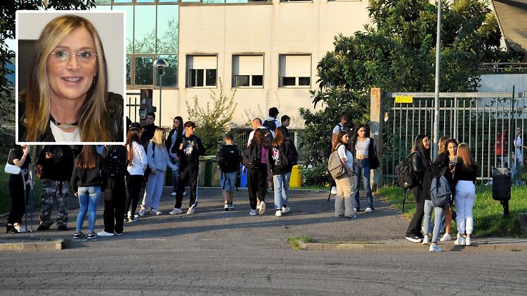 Allo Sraffa ragazze violente: stop intervallo