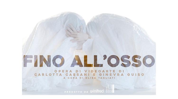 "Fino all'osso" videoinstallazione di  Carlotta Cassani e Ginevra Guiso a cura di Elisa Tagliati