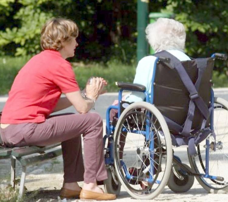 Welfare. Pochi nullaosta, le badanti non bastano