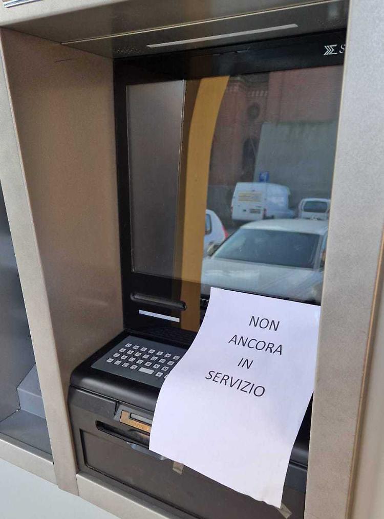 Installato il bancomat, ma non è operativo