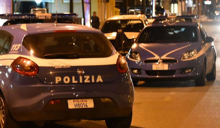 Lite e colpi proibiti fuori dal locale 