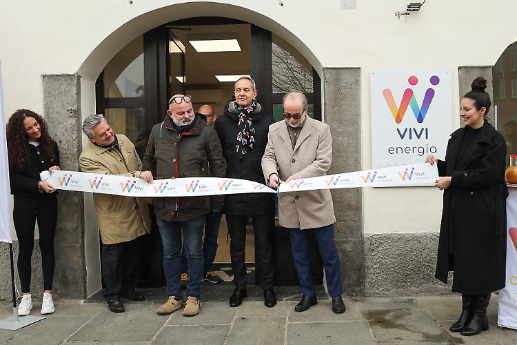 Energia, inaugurato il punto vendita ‘Vivi’ in piazza Garibaldi