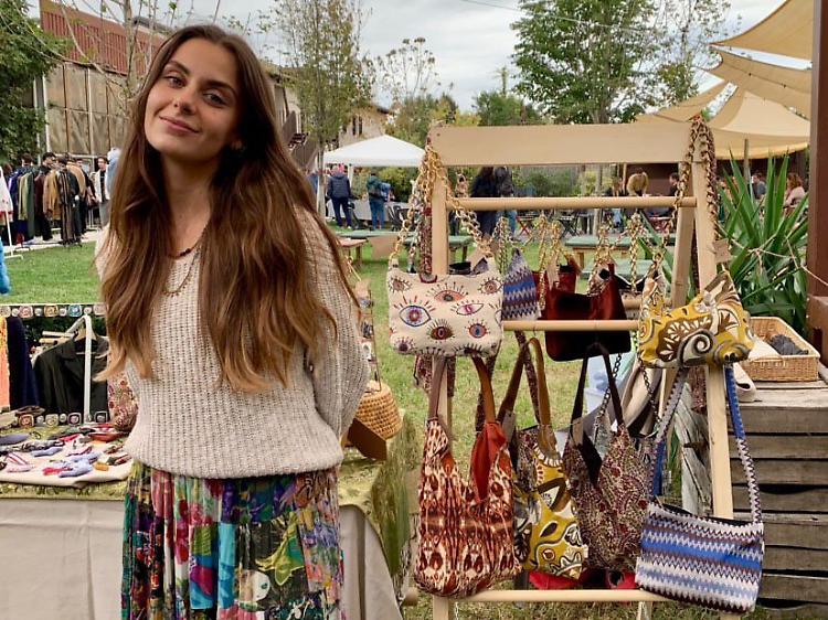 Ecco le ‘eco borse’ di Cecilia: l’etica sul filo della memoria