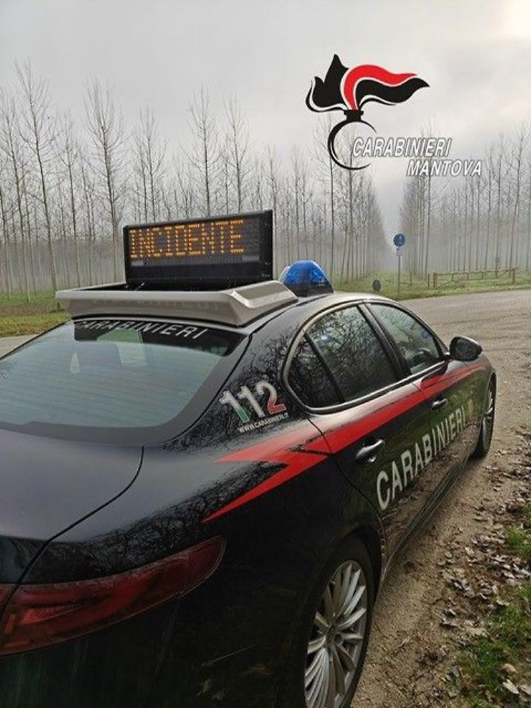 Alla guida dopo aver bevuto, scontro frontale con un'altra auto