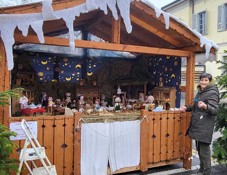 Presepio ecologico: statuine all’uncinetto e legno