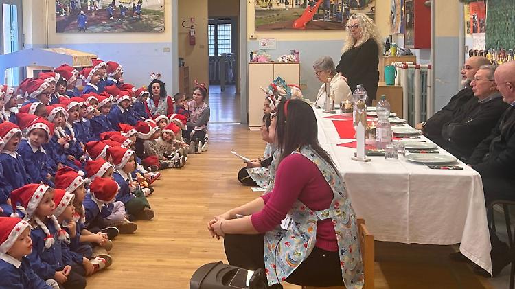 Festa ed emozioni alla rsa e all'asilo con il vescovo di Fidenza 