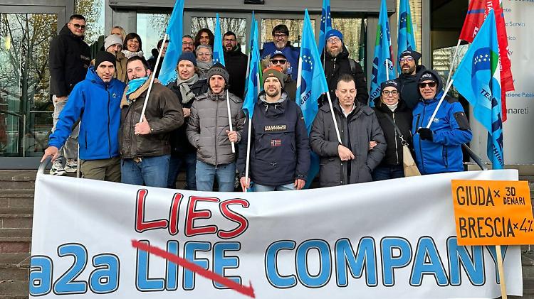 Sciopero Usb, giornata di cortei e mobilitazioni, 15% dei treni ccancellato