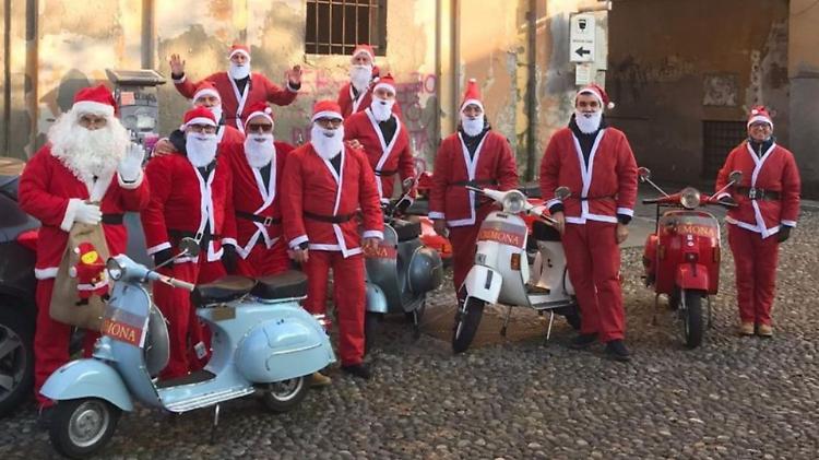 Anffas, babbi Natale in Vespa per portare doni ai ragazzi