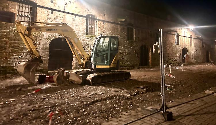 Altro stop, nuovi reperti: cantiere ancora fermo