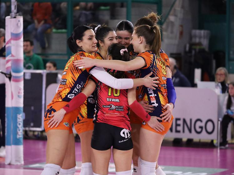 Esperia: colpo da derby