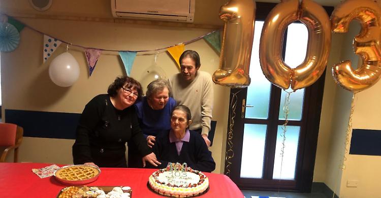 A 103 anni Elvira è ancora giovane dentro