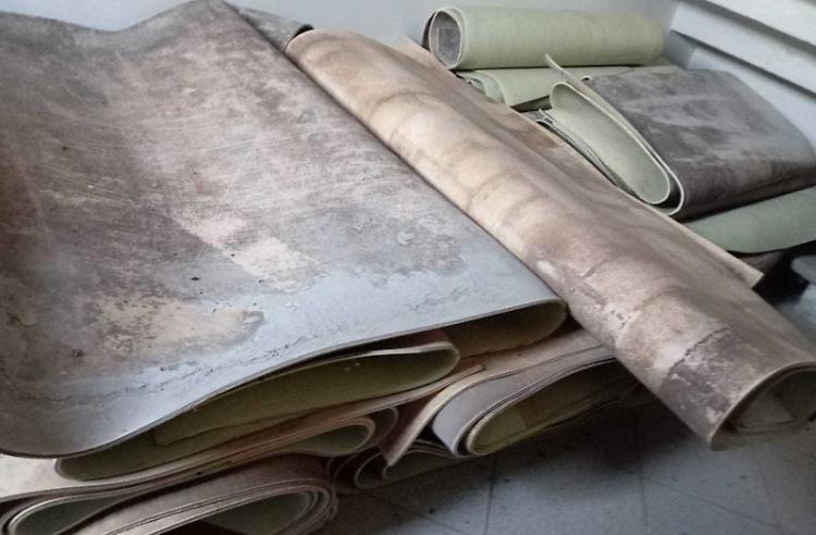 Il giallo: ex case popolari ‘occupate’ dal linoleum