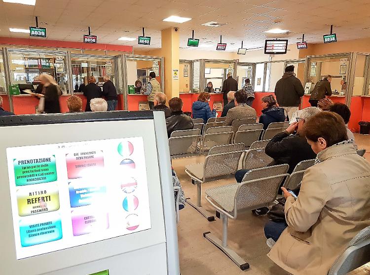 Pagati a singhiozzo  «Adesso diciamo basta»