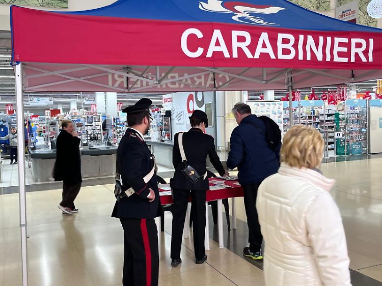 Furti agli anziani, i carabinieri al CremonaPo per la campagna di sensibilizzazione