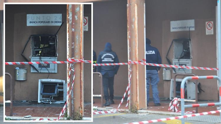 Assalto nella notte al bancomat di via Rampazzini